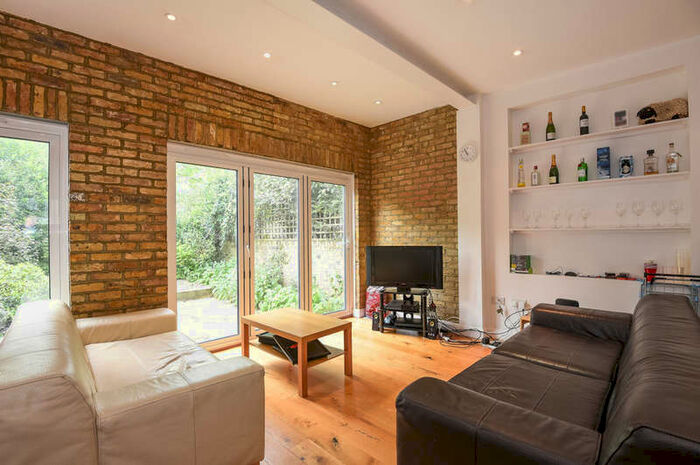 4 Bedroom Ground Maisonette Flat To Rent In Mercers Road, London, N19