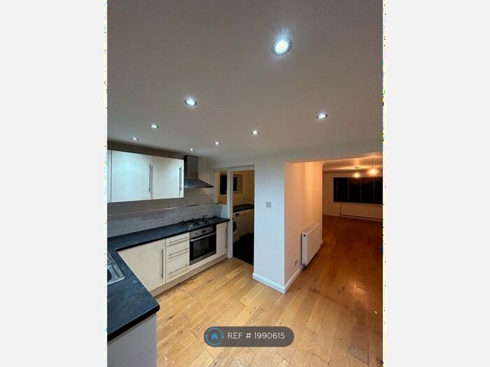 3 Bedroom Semi-Detached House To Rent In Crayford, Kent, DA1