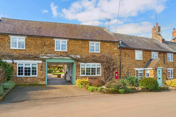 4 Bedroom Semi-Detached House For Sale In Wardington, Banbury, OX17