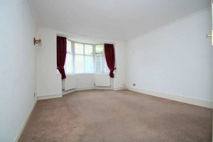 2 Bedroom Flat To Rent In Addiscombe Road, Croydon, CR0