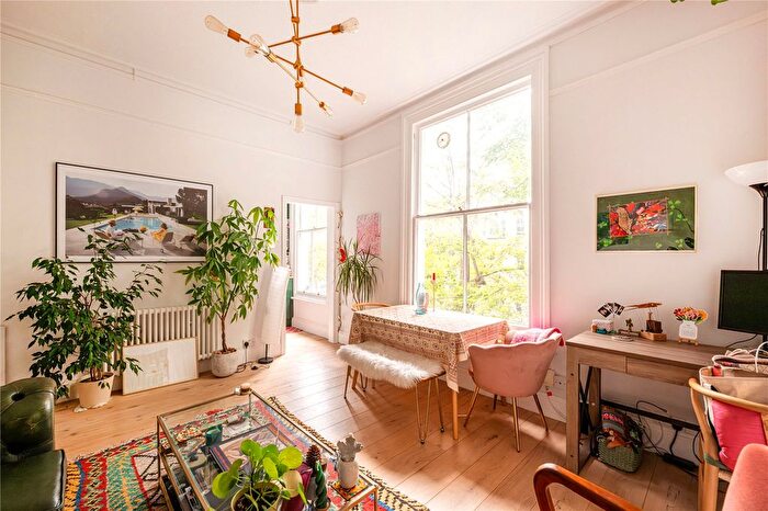 1 Bedroom Flat For Sale In Cambridge Gardens, North Kensington, London, W10