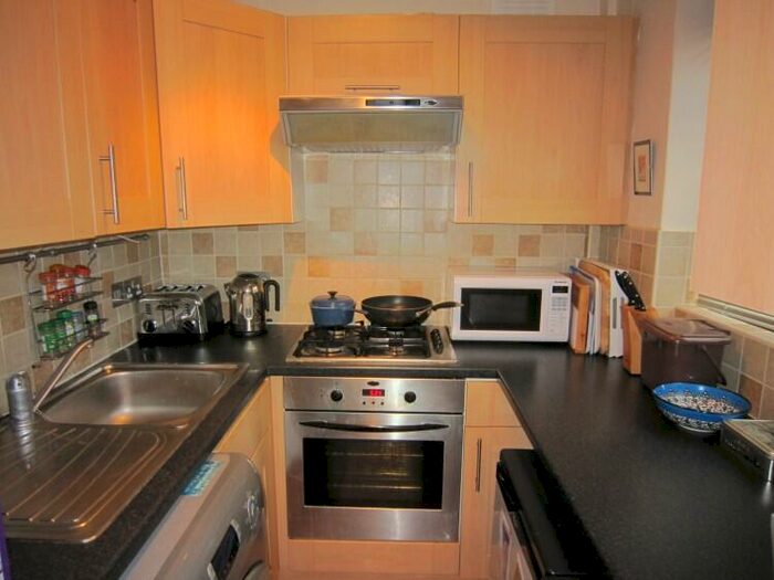 2 Bedroom Ground Maisonette To Rent In Surbiton Borders, KT5