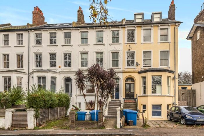 Flat To Rent In Peckham Rye, London, SE15