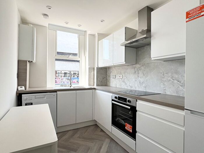 2 Bedroom Flat To Rent In High Road, London, N12