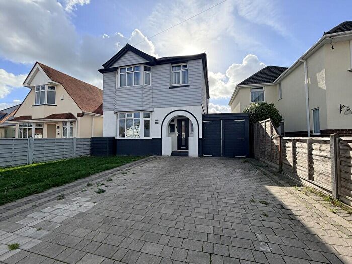 3 Bedroom Detached House For Sale In Hinchliffe Road, BH15