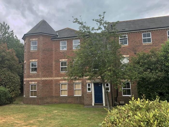 2 Bedroom Flat To Rent In Fairford Leys, Aylesbury, HP19