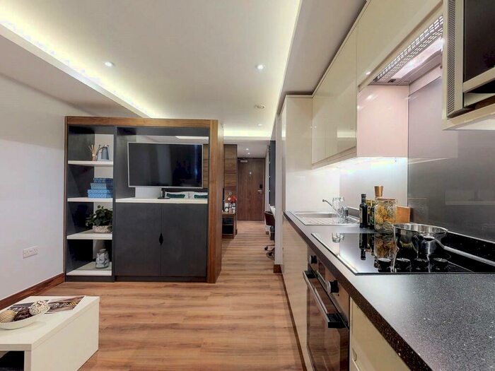 Apartment To Rent In Apt, Oasis Residence #, LS2