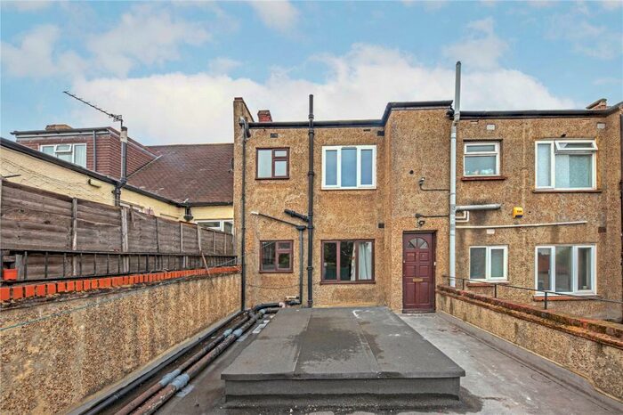 3 Bedroom Flat To Rent In Central Road, Worcester Park, KT4