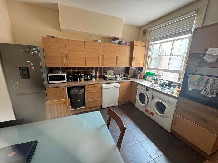 3 Bedroom Apartment To Rent In College Place, Camden, London, NW1