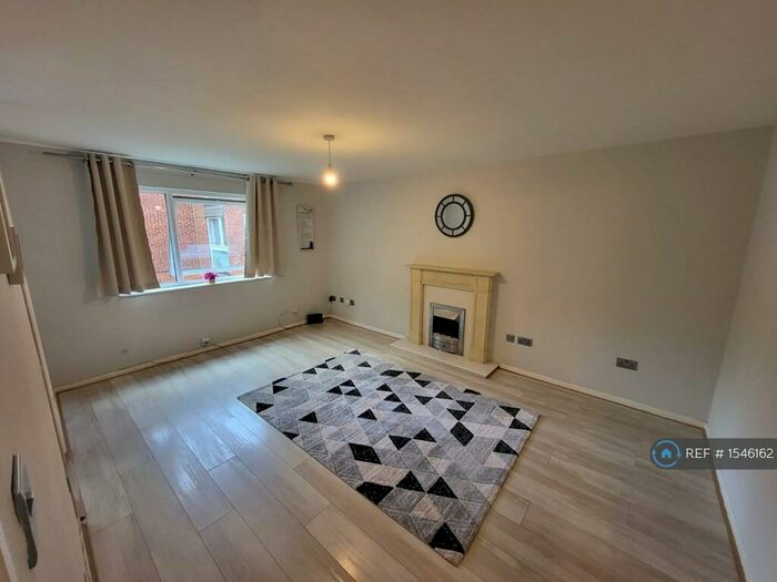 2 Bedroom Flat To Rent In Trinity Street, Enfield, EN2
