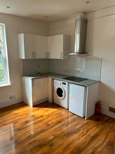 Studio To Rent In Carshalton Road, Sutton, SM1