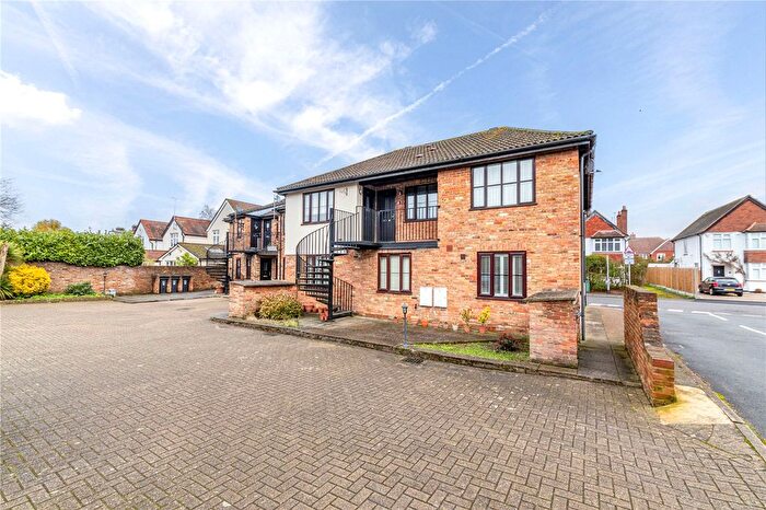1 Bedroom Flat For Sale In Berrys Lane, Byfleet, West Byfleet, Surrey, KT14