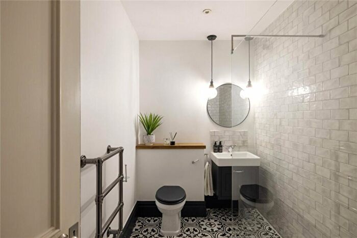 2 Bedroom Apartment To Rent In Fernshaw Road, Chelsea, London, SW10