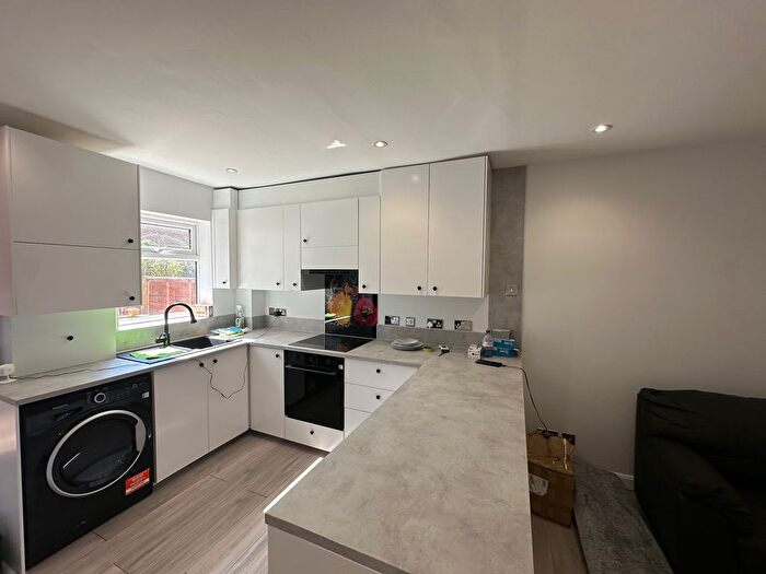 2 Bedroom End Of Terrace House To Rent In Thames Circle, Canary Wharf, London, E14