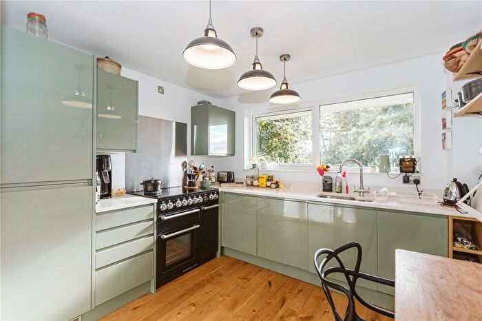 2 Bedroom Apartment To Rent In Knoll Court, Knoll Hill, Bristol, BS9