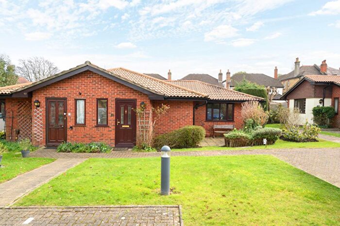 2 Bedroom Flat For Sale In Oakmead Green, Epsom, KT18