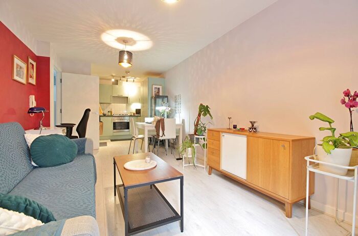 1 Bedroom Flat To Rent In Wood Lane, Isleworth, TW7