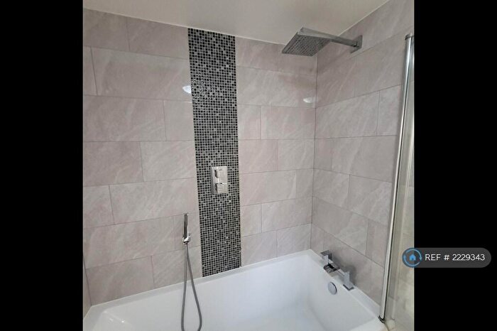 3 Bedroom Flat To Rent In Richmond Park Road, Bournemouth, BH8