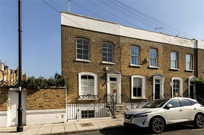 2 Bedroom End Of Terrace House For Sale In Bevan Street, Islington, London, N1