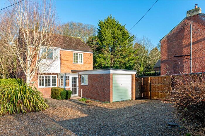 3 Bedroom Detached House For Sale In Bath Road, Devizes, Wiltshire, SN10