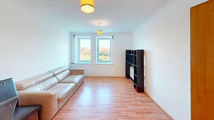 2 Bedroom Flat To Rent In London Road, Solent Court, SW16