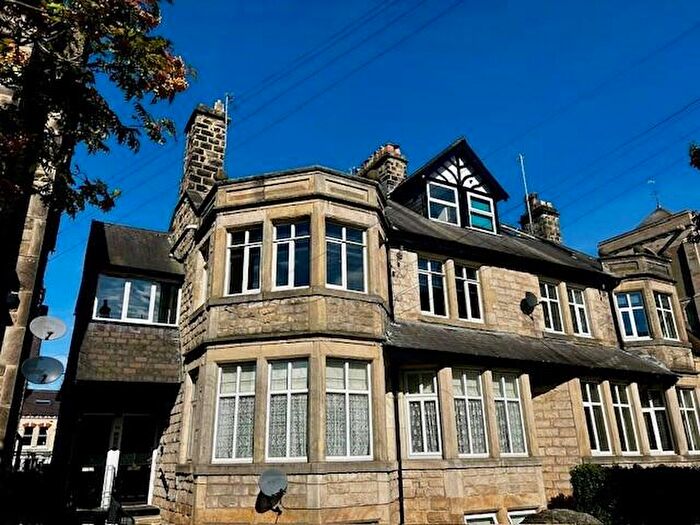 3 Bedroom Apartment To Rent In West Cliffe Grove, Harrogate, HG2