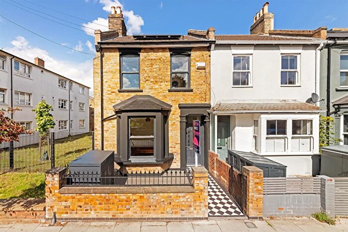 3 Bedroom End Of Terrace House For Sale In Brayards Road, London, SE15