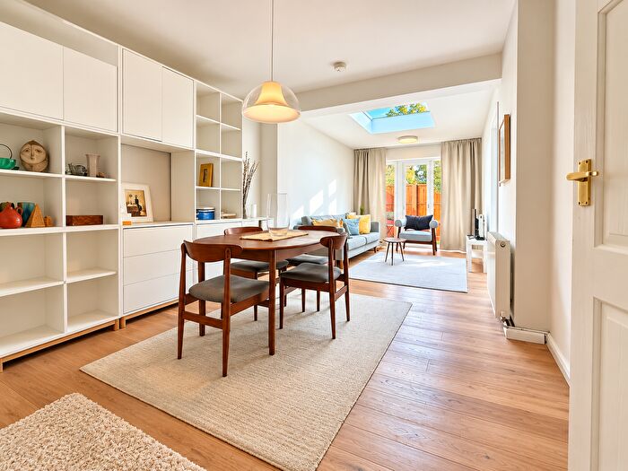 2 Bedroom Maisonette To Rent In Dartmouth Road, London, NW4