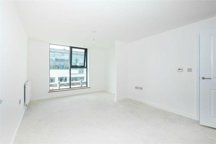 3 Bedroom Flat To Rent In Waterside Way, London, N17
