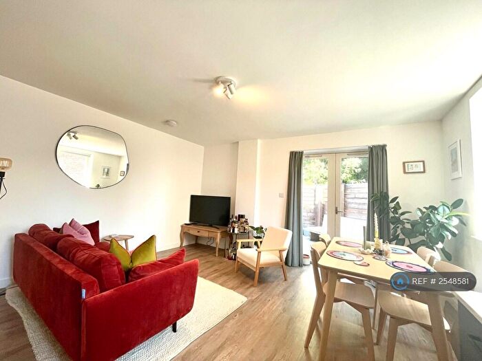 2 Bedroom Flat To Rent In Dean Lane, Bristol, BS3