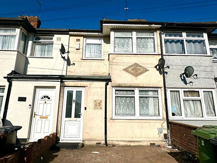 3 Bedroom Terraced House To Rent In First Avenue, Dagenham, RM10