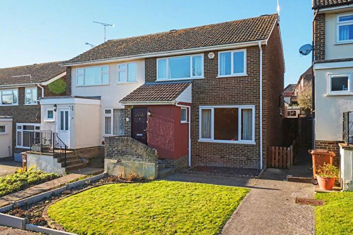 3 Bedroom Semi Detached House For Sale In Stanford Way, Cuxton, Rochester, ME2