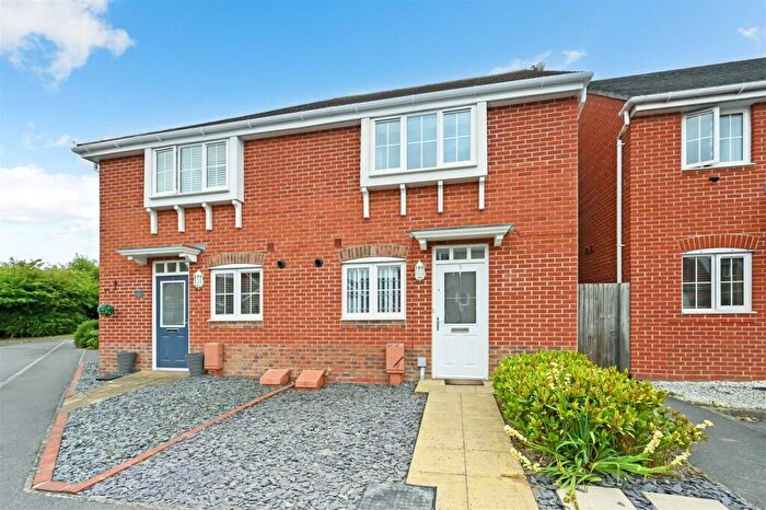 3 Bedroom Semi-Detached House To Rent In Blackberry Copse, Felpham, PO22