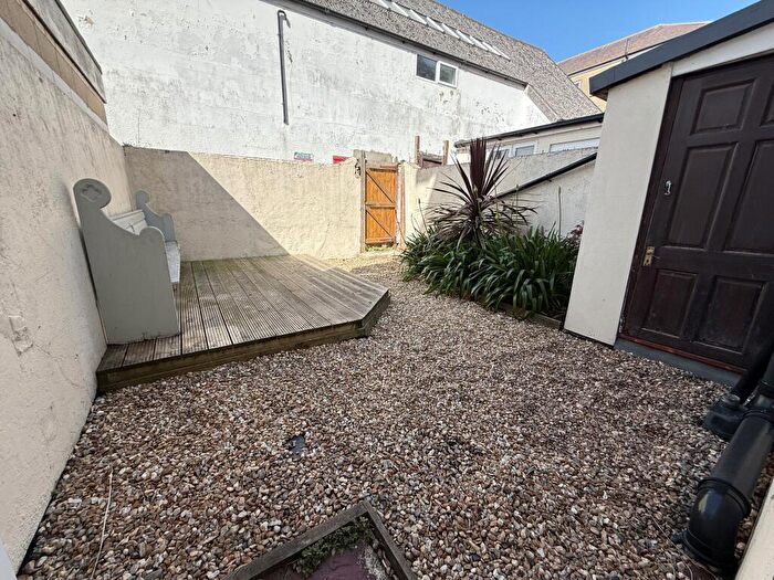 1 Bedroom Flat To Rent In Cavendish Place, Eastbourne, BN21