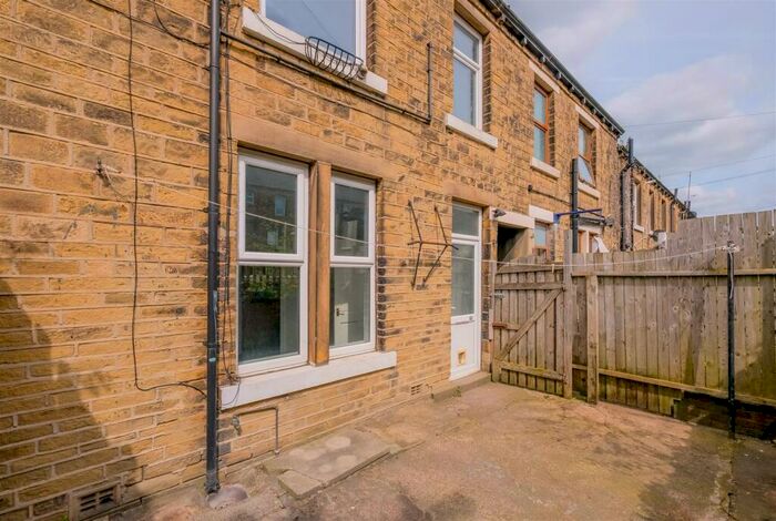 3 Bedroom Terraced House To Rent In Norwood Road, Huddersfield, HD2