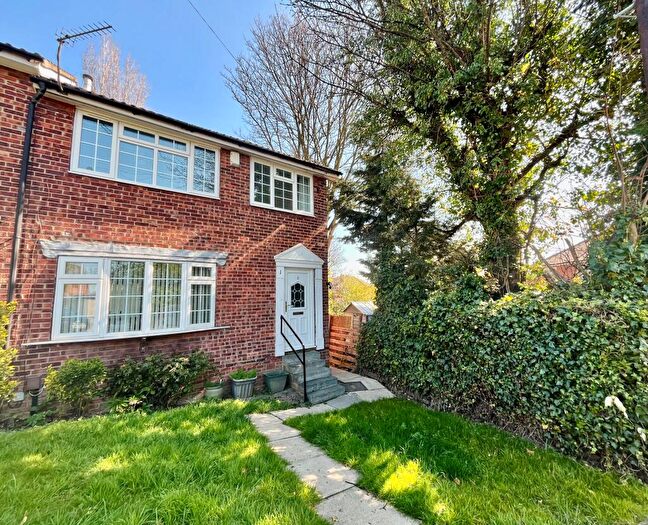 3 Bedroom House To Rent In Montagu Rise, Leeds, LS8