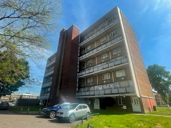 4 Bedroom Flat To Rent In Gilpin Crescent, Edmonton, London, N18