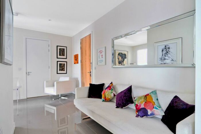 3 Bedroom Flat To Rent In Northrop Road, Trumpington, Cambridge, CB2