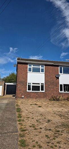 3 Bedroom Semi-Detached House To Rent In Headlands, Fenstanton, PE28