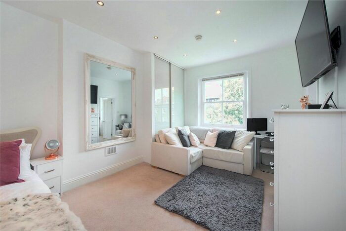 Terraced House To Rent In South Villas, Camden, NW1