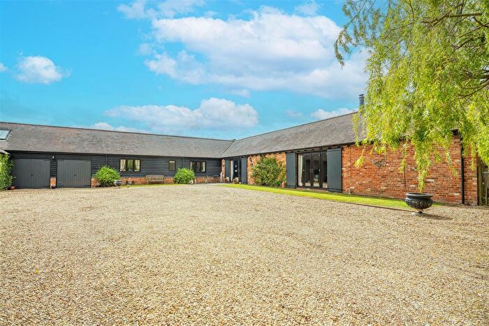 4 Bedroom Link Detached House For Sale In Whaddon Road, Little Horwood, Buckinghamshire, MK17