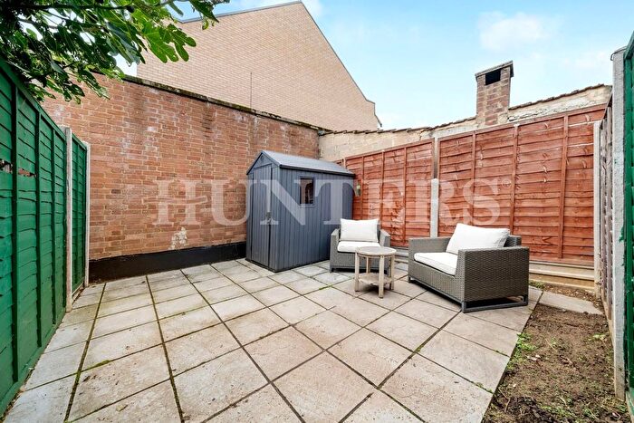 2 Bedroom Flat For Sale In Carlingford Road, London, N15