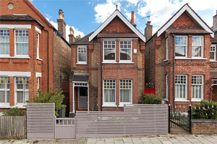 4 Bedroom Detached House For Sale In Thornlaw Road, West Norwood, London, SE27