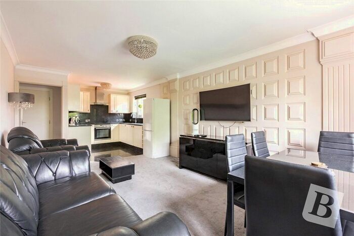 2 Bedroom Flat To Rent In Warwick Close, Hornchurch, Essex, RM11