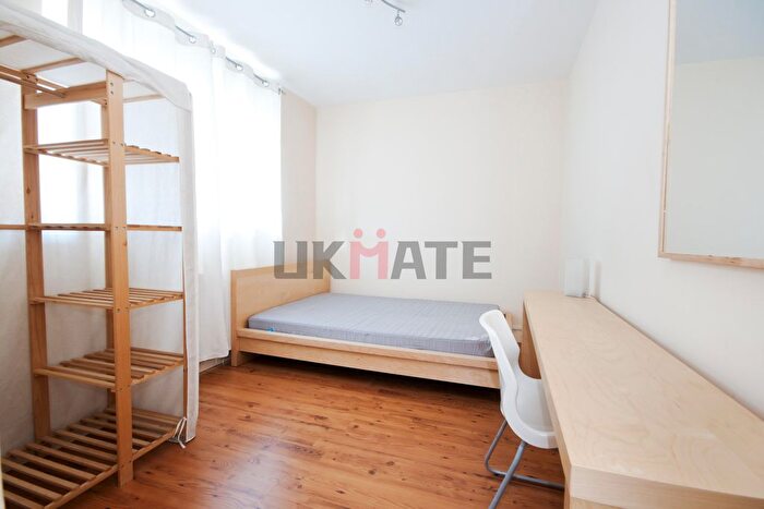 4 Bedroom Property To Rent In County Street, London, SE1