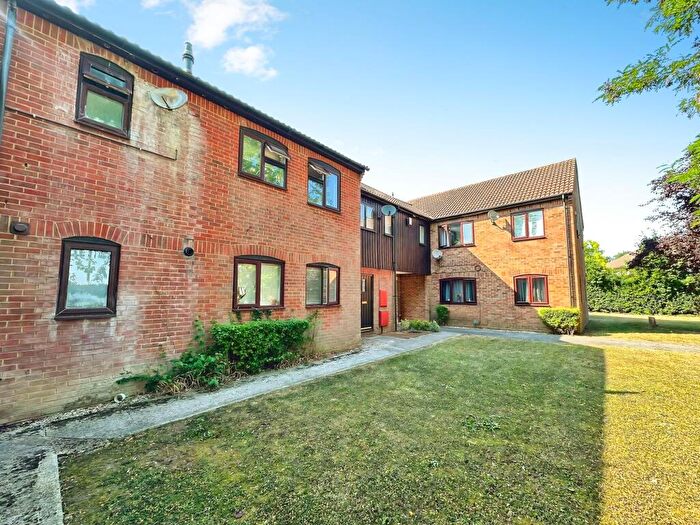 2 Bedroom Flat To Rent In Alpine Court, Basingstoke, RG22
