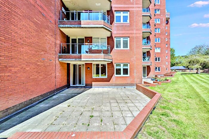 2 Bedroom Flat For Sale In Bournemouth, BH1