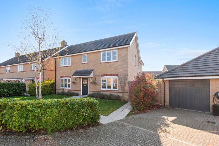 4 Bedroom Detached House For Sale In Barley Close, Longwick, HP27
