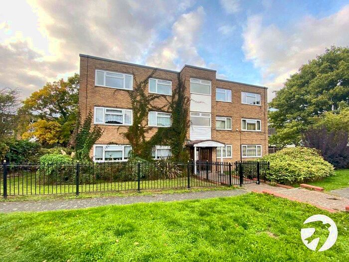 1 Bedroom Flat To Rent In Association Walk, Rochester, Kent, ME1