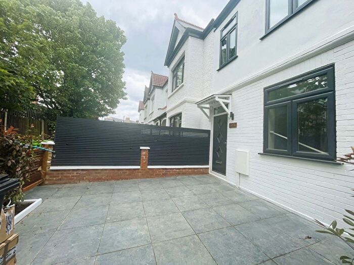 1 Bedroom Flat To Rent In Lyveden Road, Tooting, SW17